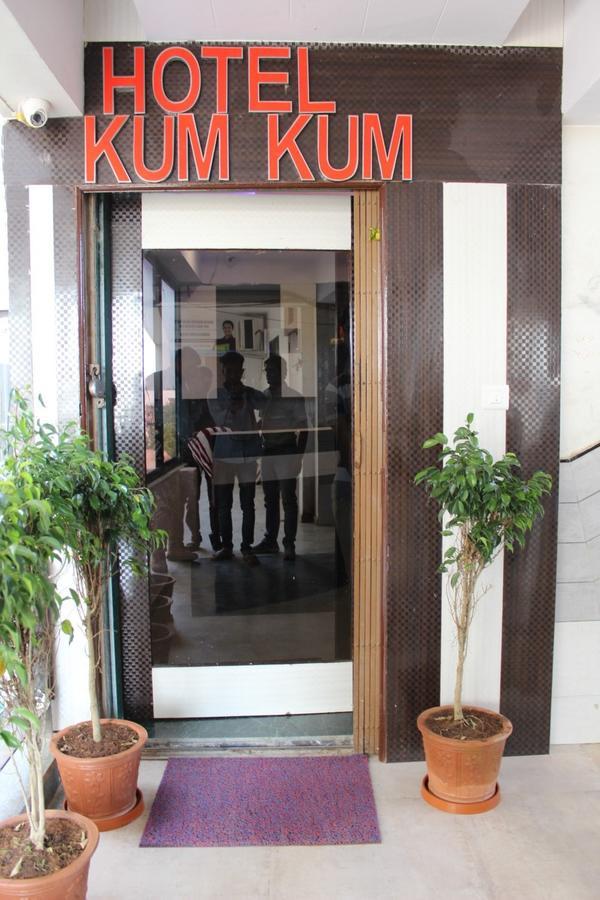 Hotel Kum Kum Adalaj Exterior foto