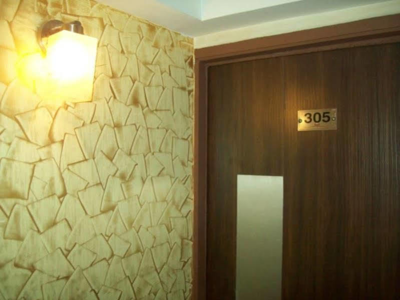 Hotel Kum Kum Adalaj Exterior foto